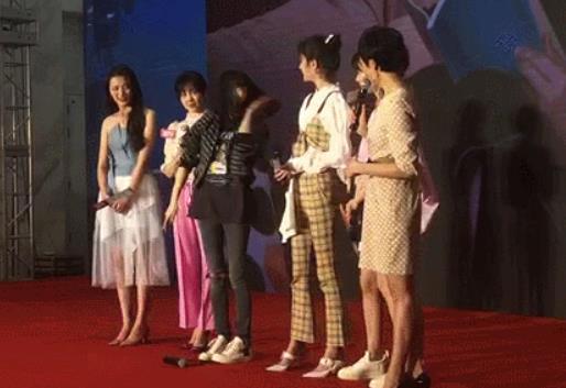 郑爽青春斗发布会扇嘴巴怎么回事,为什么扇巴掌