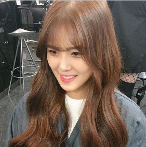 2017中长卷发图片：优雅迷人的中长发型是女生的最爱