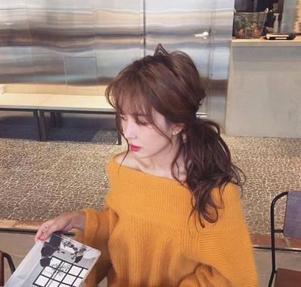 2017中长卷发图片：优雅迷人的中长发型是女生的最爱