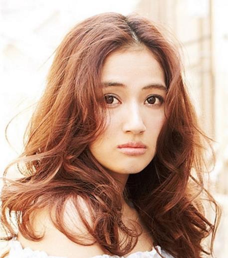 6款长卷发发型推荐 让你美美过春夏（图）