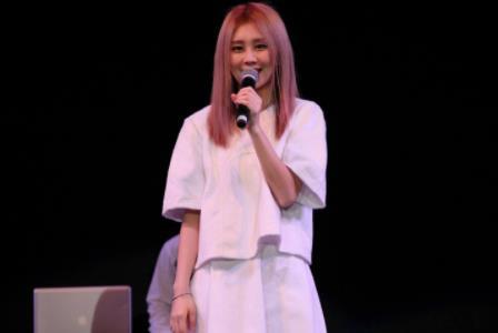 白安为什么咬字不清：百安回应唱歌咬字不清