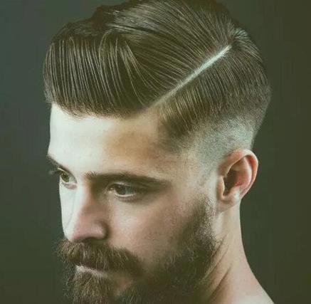 2018年必火的男士发型：2018年流行的男士油头发型盘点
