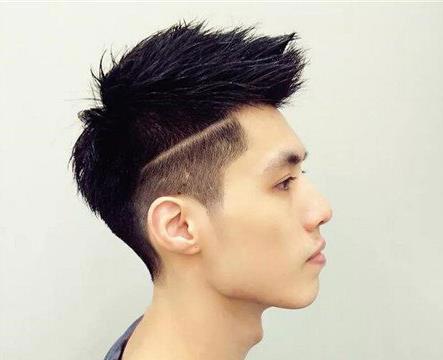 2018年必火的男士发型：2018年流行的男士油头发型盘点