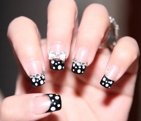 法式美甲图片大全：超美法式美甲打造指尖上的艺术美