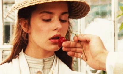 情侣间想增进感情，试试酸奶、跳跳糖、冰淇淋这样玩！